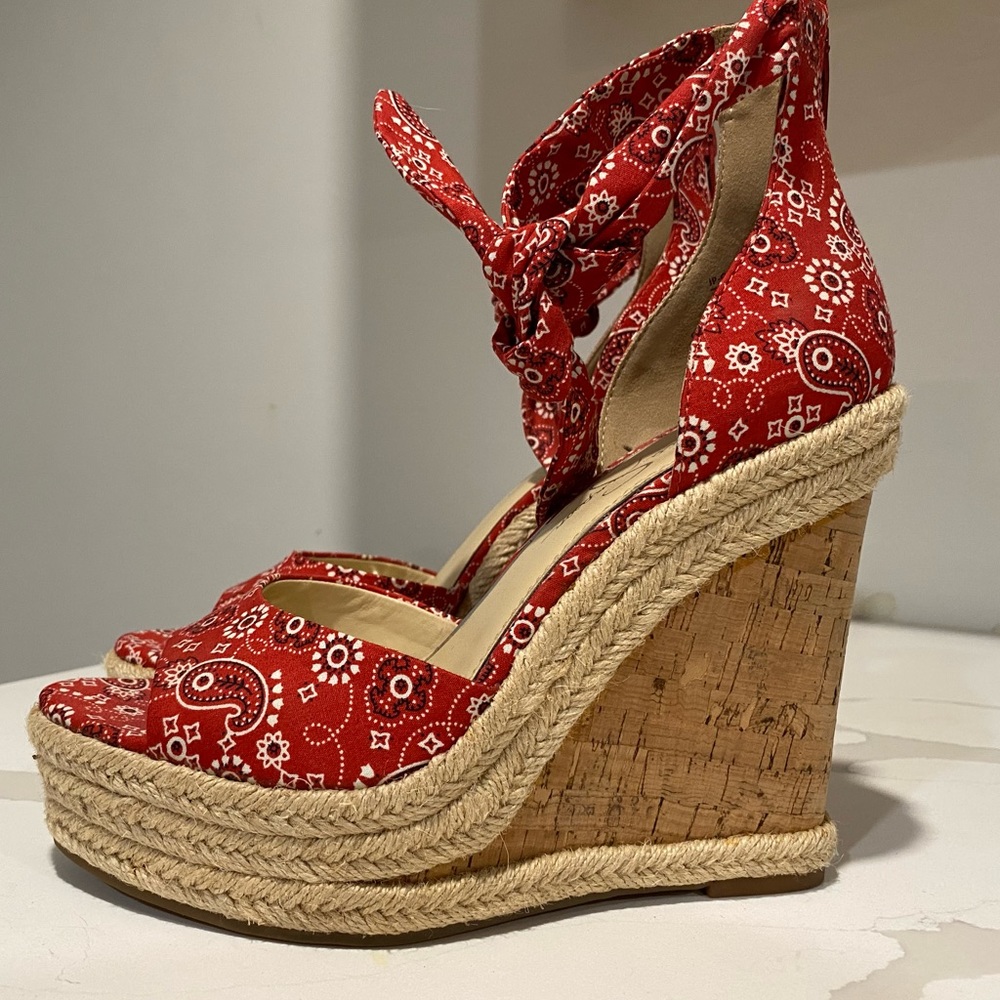 JESSICA SIMPSON RED PAISLEY BACK ZIP ANKLE STRAP GREYDON SANDALS  7 1/2